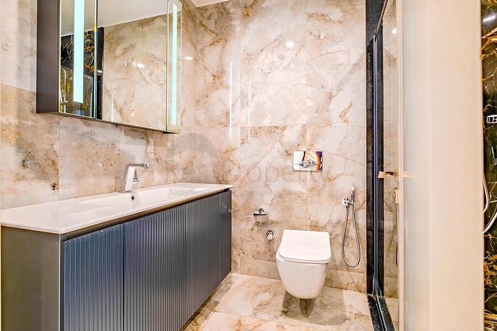 Современная квартира 2+1 в новом жилом комплексе у моря в районе Тюрклер