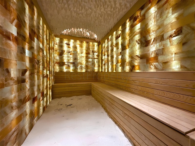 Современная квартира 2+1 в новом жилом комплексе у моря в районе Тюрклер