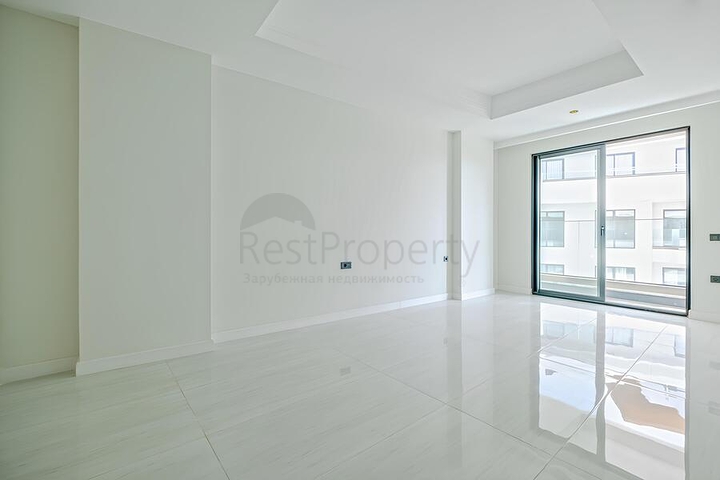 Современная квартира 2+1 в новом жилом комплексе у моря в районе Тюрклер