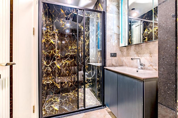 Современная квартира 2+1 в новом жилом комплексе у моря в районе Тюрклер