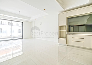 Современная квартира 2+1 в новом жилом комплексе у моря в районе Тюрклер