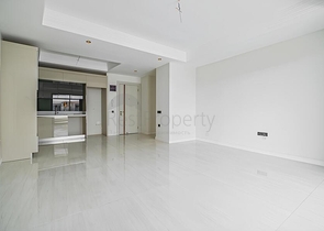 Современная квартира 2+1 в новом жилом комплексе у моря в районе Тюрклер