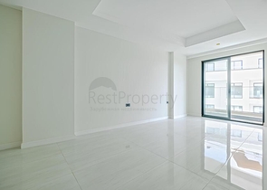 Современная квартира 2+1 в новом жилом комплексе у моря в районе Тюрклер