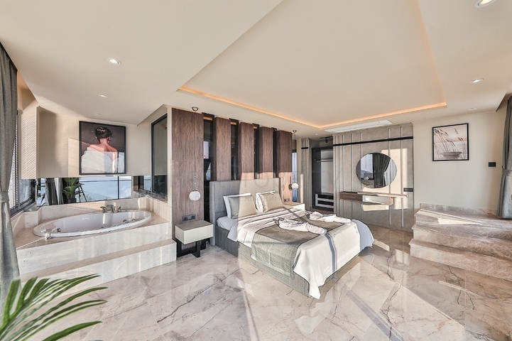 Элегантная вилла с бассейнами и видом на море в Калкане