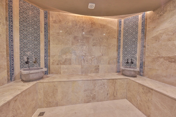 Элегантная вилла с бассейнами и видом на море в Калкане