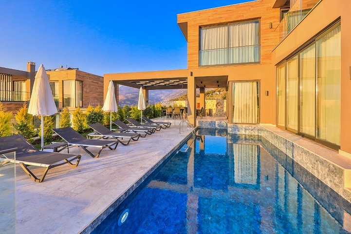 Элегантная вилла с бассейнами и видом на море в Калкане Элегантная вилла с бассейнами и видом на море в Калкане