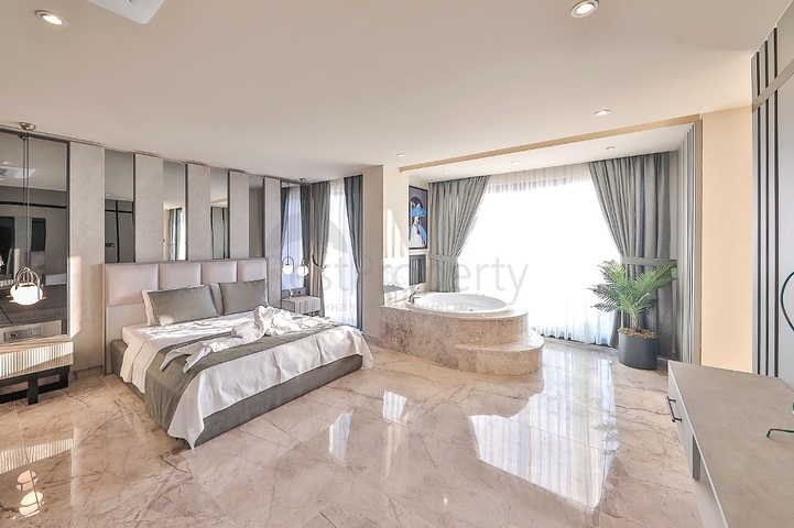 Элегантная вилла с бассейнами и видом на море в Калкане