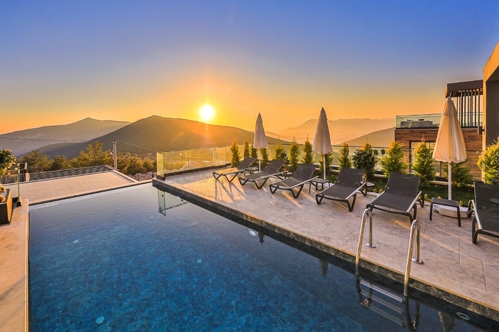 Элегантная вилла с бассейнами и видом на море в Калкане Элегантная вилла с бассейнами и видом на море в Калкане