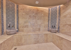 Элегантная вилла с бассейнами и видом на море в Калкане