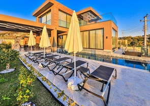 Элегантная вилла с бассейнами и видом на море в Калкане Элегантная вилла с бассейнами и видом на море в Калкане