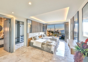 Элегантная вилла с бассейнами и видом на море в Калкане