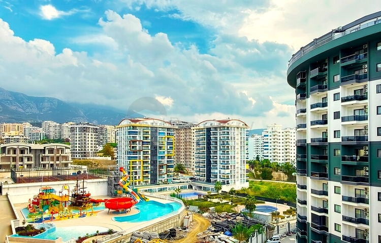 Просторная квартира с современным дизайном в Махмутларе