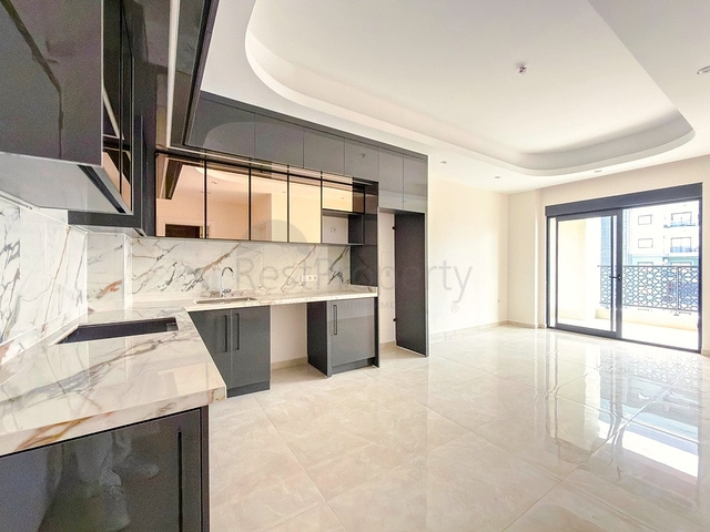 Просторная квартира с современным дизайном в Махмутларе