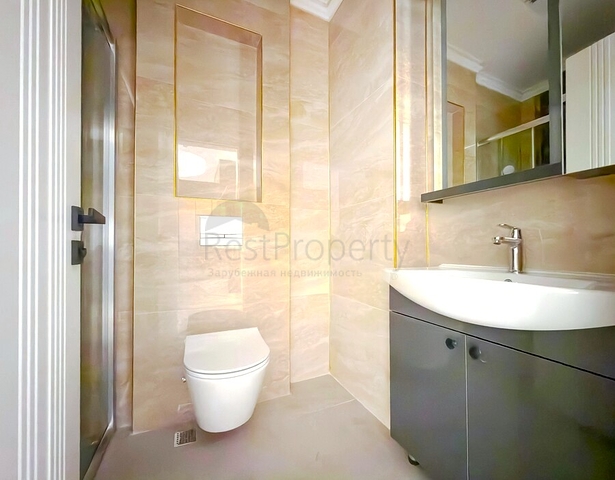 Просторная квартира с современным дизайном в Махмутларе