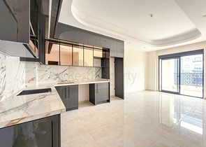 Просторная квартира с современным дизайном в Махмутларе