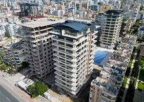 Квартира с современным дизайном рядом с морем в Махмутларе