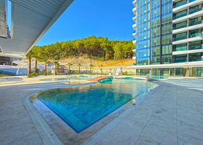 Современная квартира с панорамным видом на море в Авсалларе