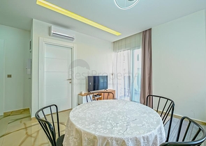 Современная квартира с просторной террасой у моря в Махмутларе