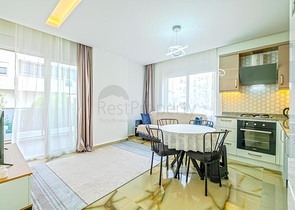 Современная квартира с просторной террасой у моря в Махмутларе