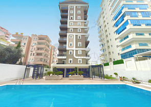 Современная квартира с просторной террасой у моря в Махмутларе