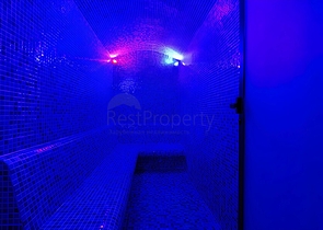 Современная квартира с просторной террасой у моря в Махмутларе