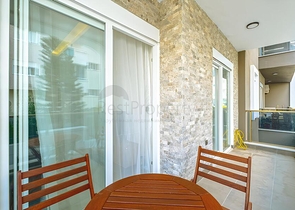 Современная квартира с просторной террасой у моря в Махмутларе