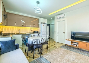 Современная квартира с просторной террасой у моря в Махмутларе