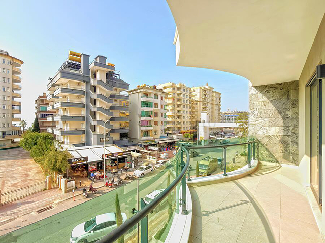 Современные апартаменты у моря в Тосмуре