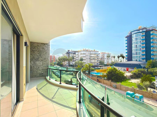 Современные апартаменты у моря в Тосмуре