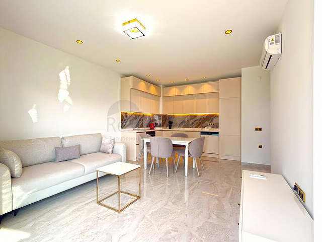 Современные апартаменты у моря в Тосмуре