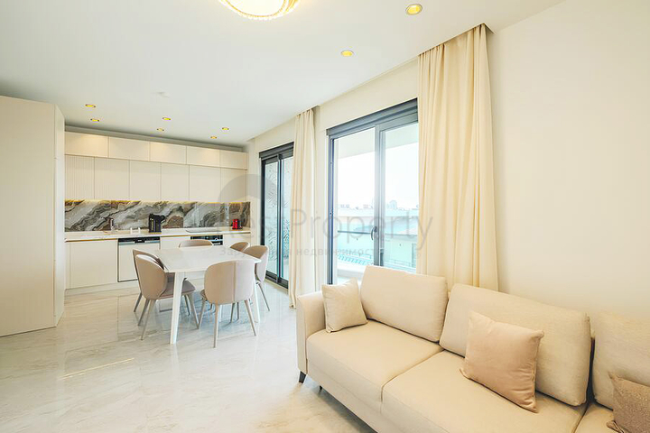 Роскошный пентхаус с видом на море в Тосмуре