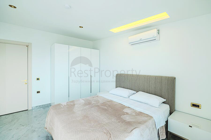 Роскошный пентхаус с видом на море в Тосмуре