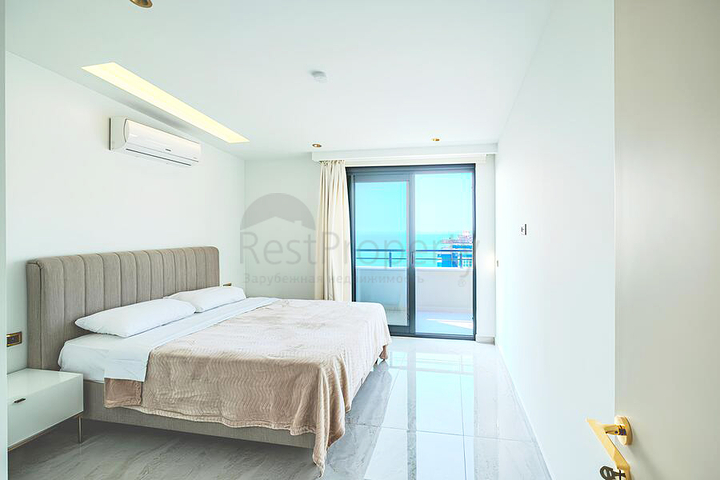 Роскошный пентхаус с видом на море в Тосмуре