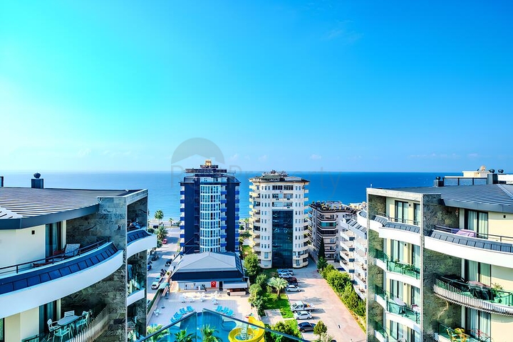 Роскошный пентхаус с видом на море в Тосмуре