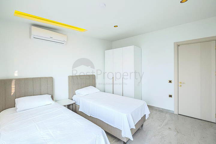 Роскошный пентхаус с видом на море в Тосмуре