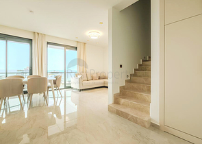 Роскошный пентхаус с видом на море в Тосмуре