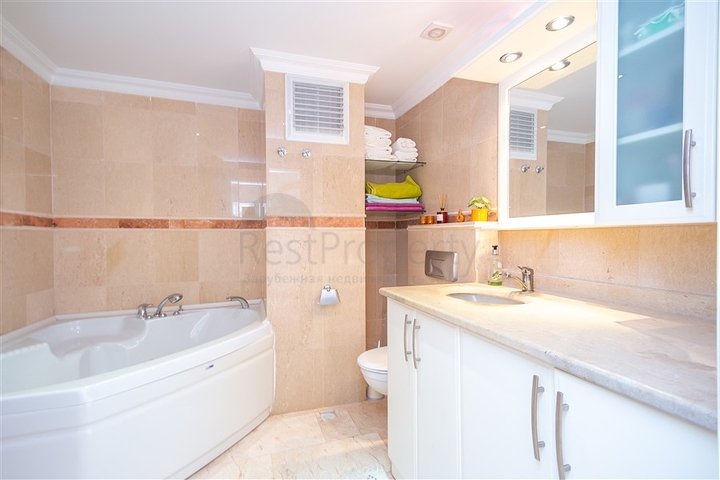 Просторная квартира 2+1 рядом с морем в Оба