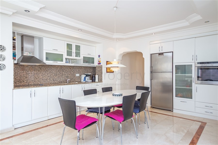 Просторная квартира 2+1 рядом с морем в Оба