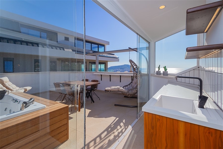 Пентхаус 3+1 с панорамным видом на море в Бекташ, Аланья