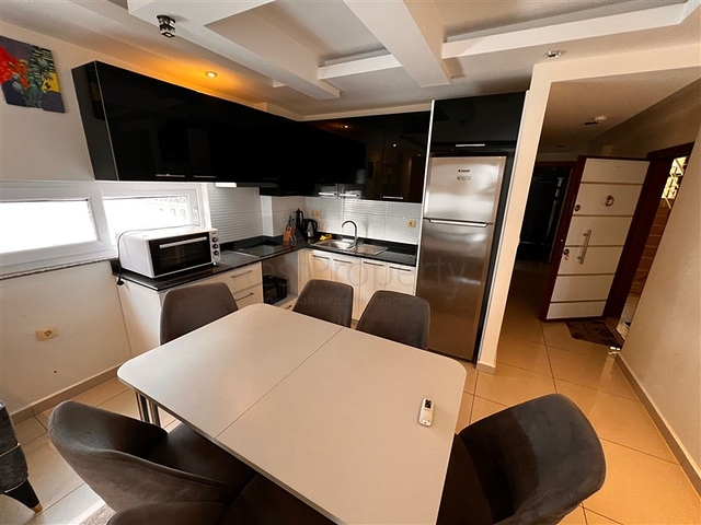 Просторная квартира 2+1 в современном комплексе в Джикджилли