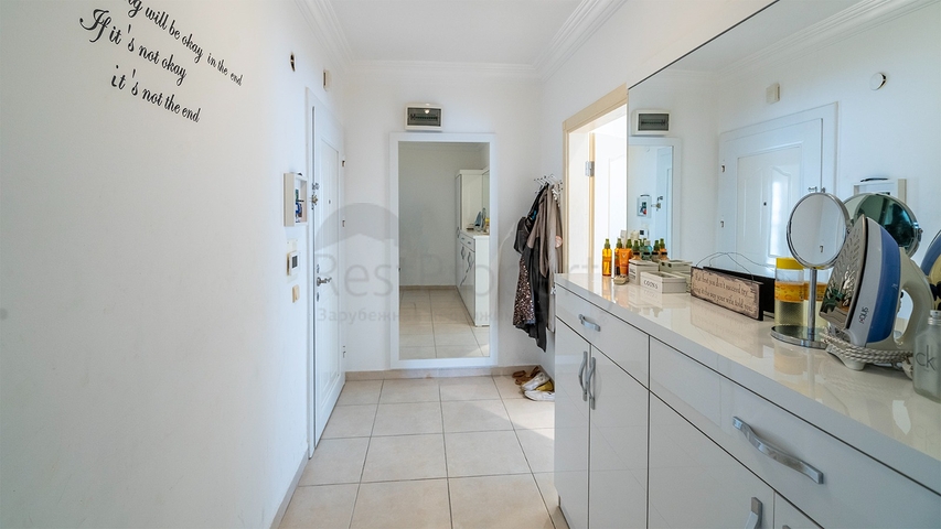 Просторная квартира 2+1 рядом с морем в тихом зеленом районе