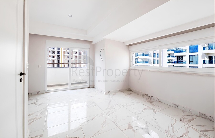 Просторный пентхаус 3+1 с террасой в современном комплексе рядом с морем в Махмутларе