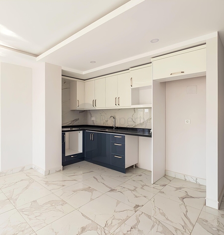 Просторный пентхаус 3+1 с террасой в современном комплексе рядом с морем в Махмутларе