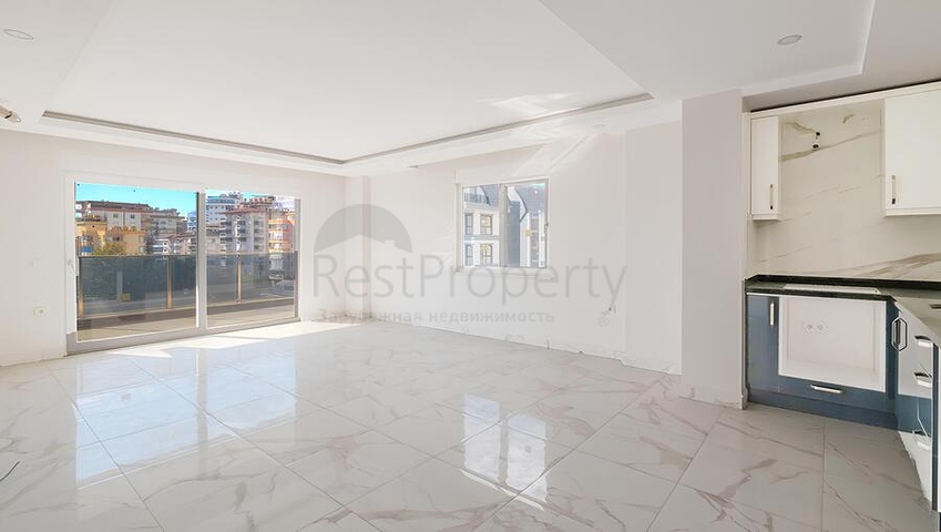 Просторный пентхаус 3+1 с террасой в современном комплексе рядом с морем в Махмутларе