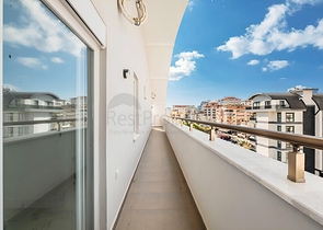 Просторный пентхаус 3+1 с террасой в современном комплексе рядом с морем в Махмутларе