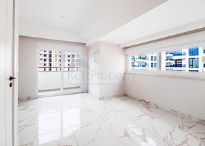 Просторный пентхаус 3+1 с террасой в современном комплексе рядом с морем в Махмутларе