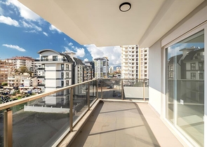 Просторный пентхаус 3+1 с террасой в современном комплексе рядом с морем в Махмутларе