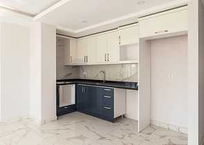 Просторный пентхаус 3+1 с террасой в современном комплексе рядом с морем в Махмутларе