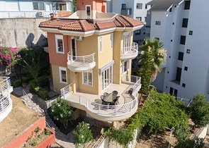 Вилла с просторной планировкой в районе Каргаджак 