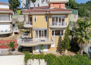 Вилла с просторной планировкой в районе Каргаджак 